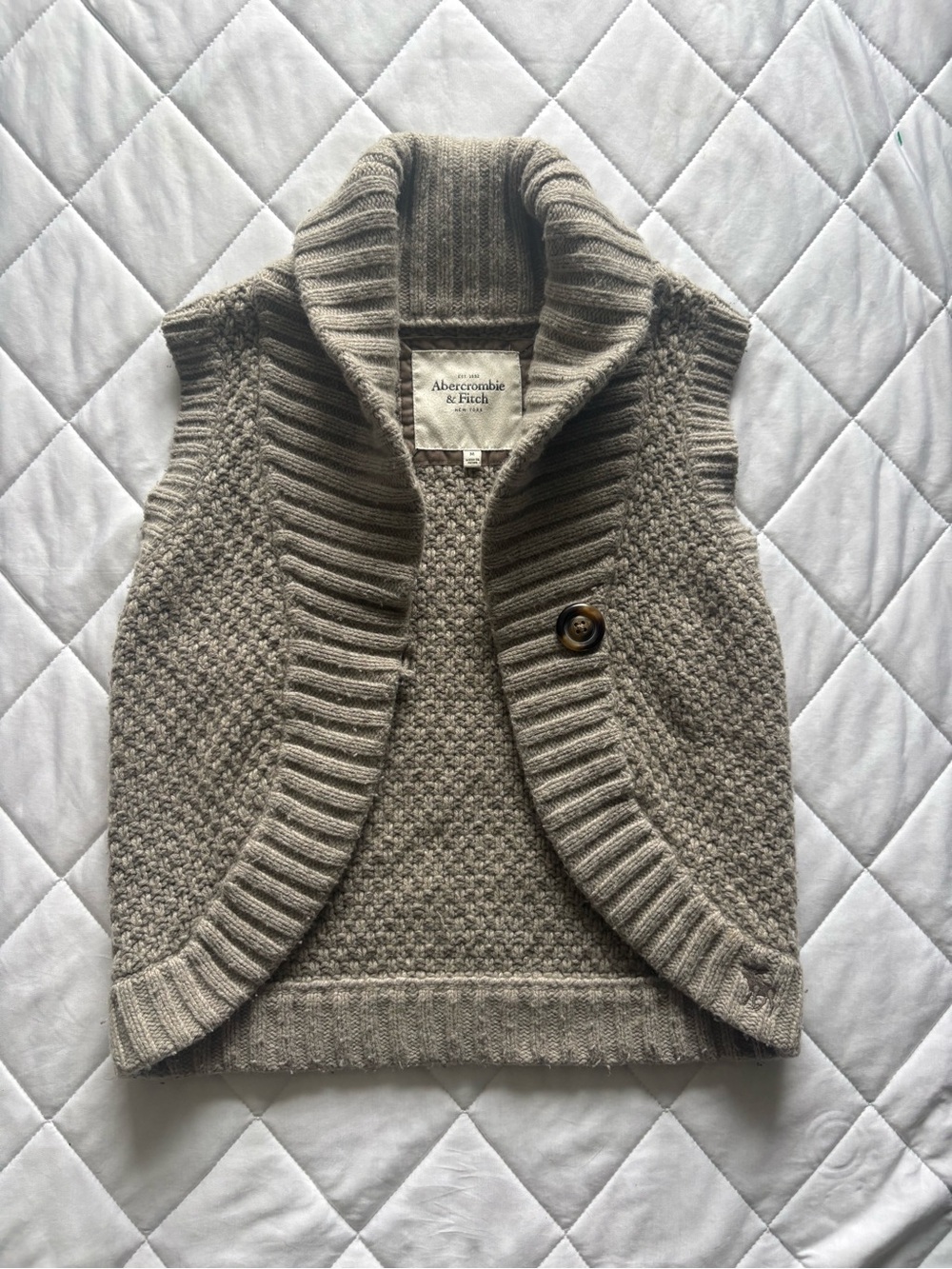Abercrombie & Fitch Chunky Knit Shawl Collar Sweater Vest